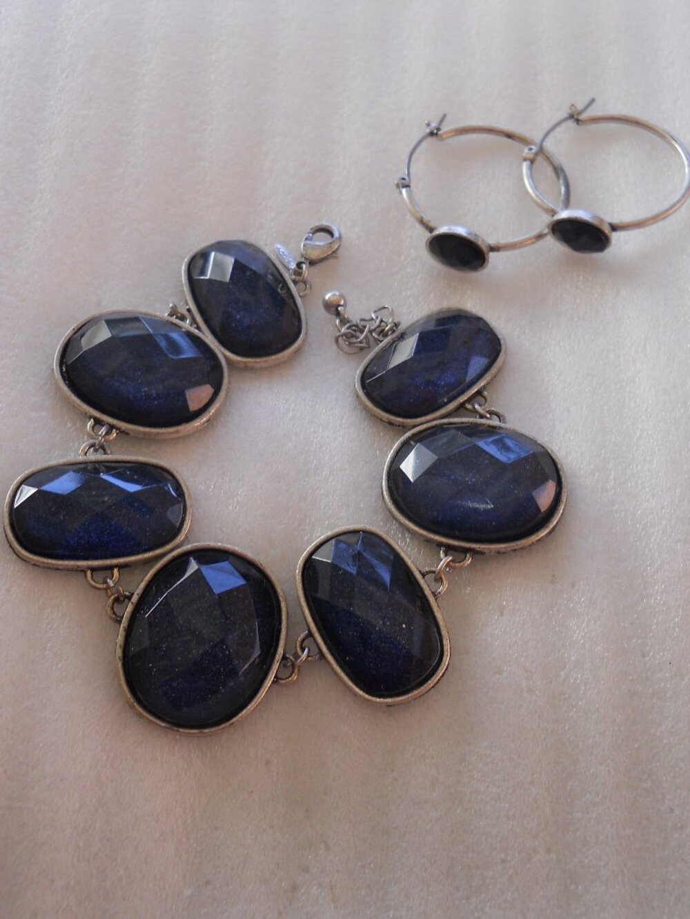 Avon - Bracelet and Earring Set  730